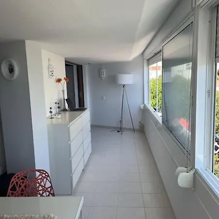 Lovely 1 Bedroom Flat With Directly Access To The Beach *